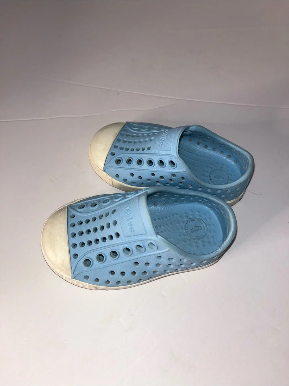 Native Kids Water Shoes in Light Blue with White Toe Jefferson size 4 toddler